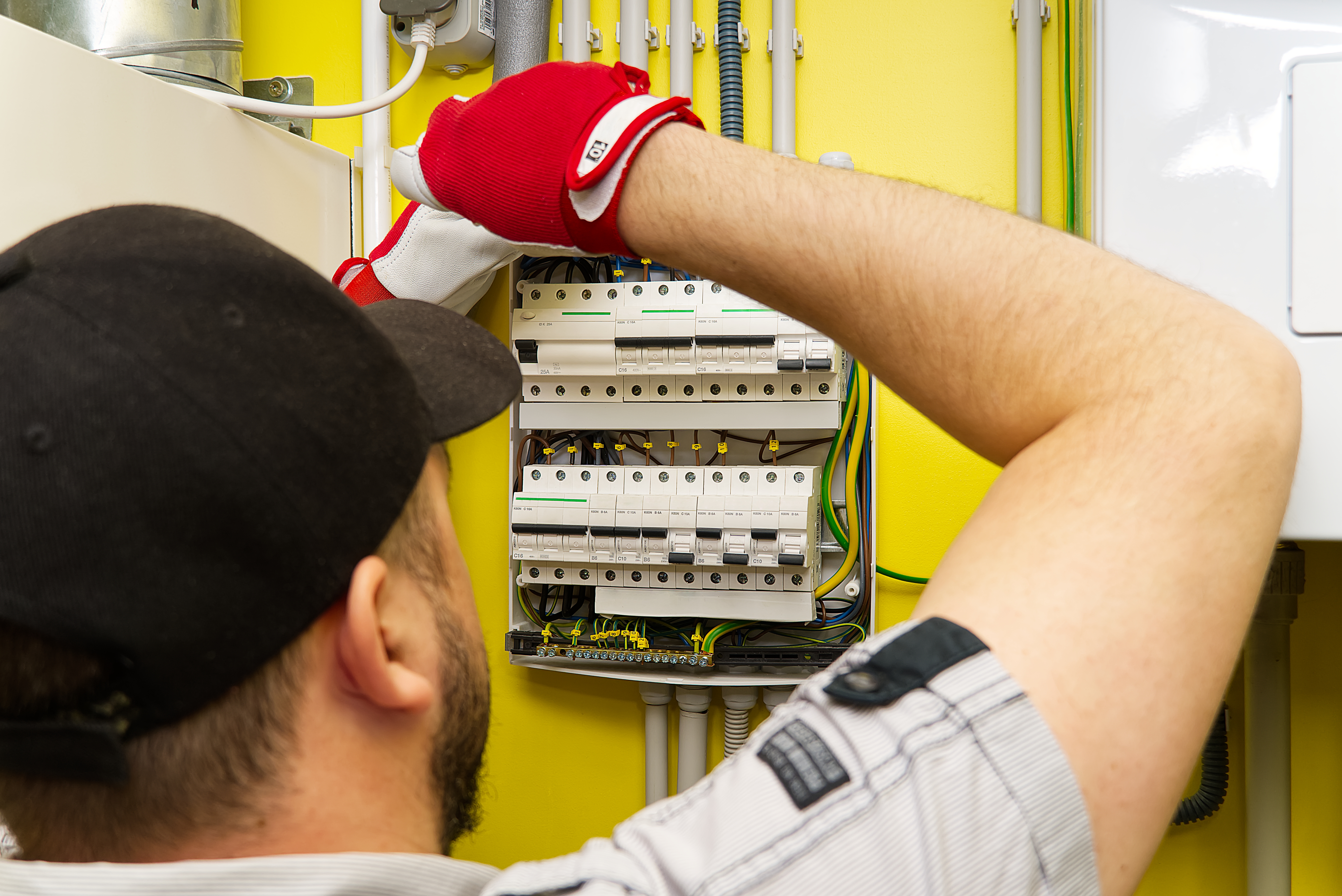 Commercial Electricians London – Certified Electrical Services for Property Portfolios by Fraser Bond