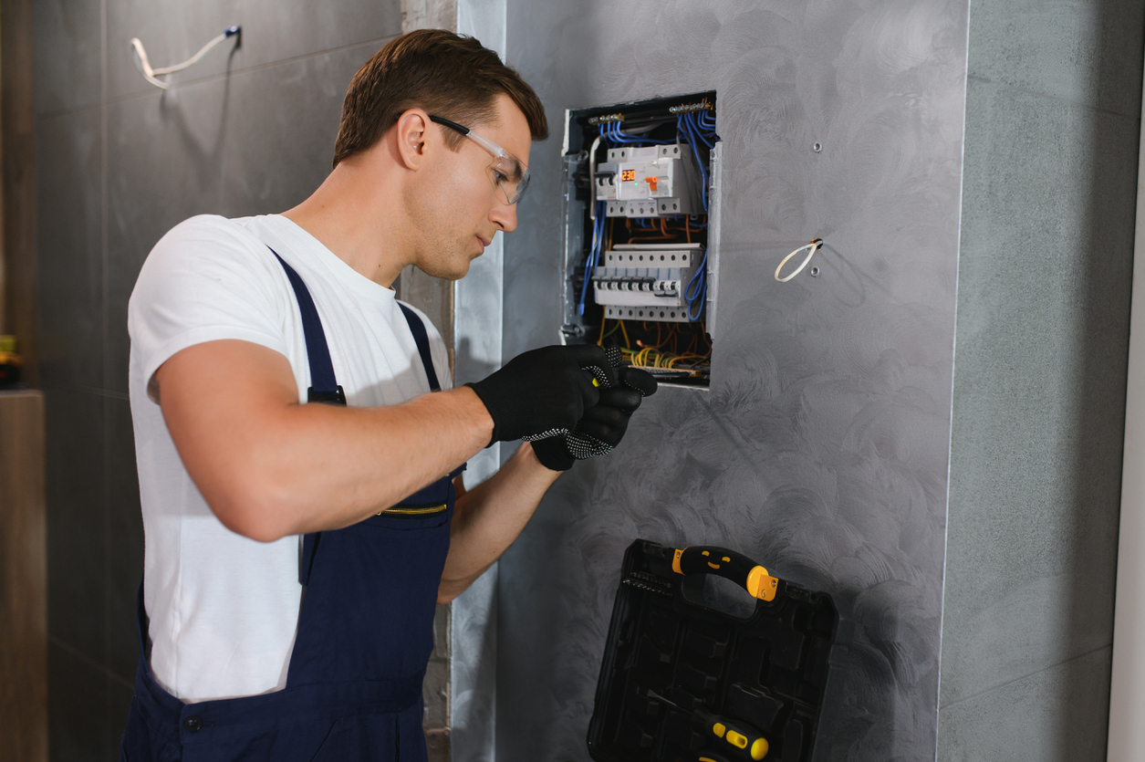 Local Emergency Electrician Services – Fraser Bond’s Fast-Response Compliance Support Across London