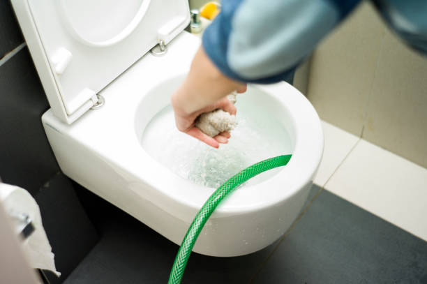 Running Toilet – Causes, Repairs & When to Call a Plumber
