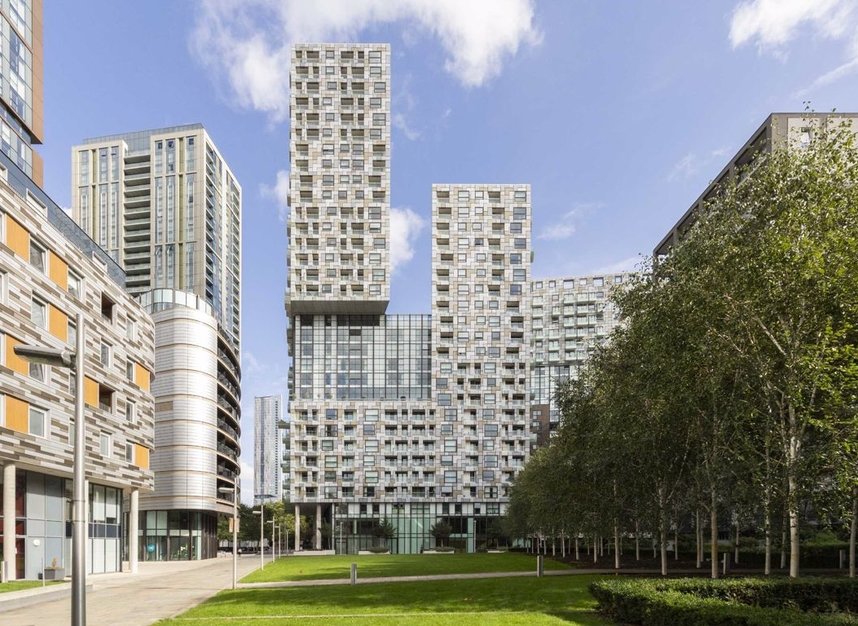 Exploring the Luxury Living Experience at Lincoln Plaza Canary Wharf