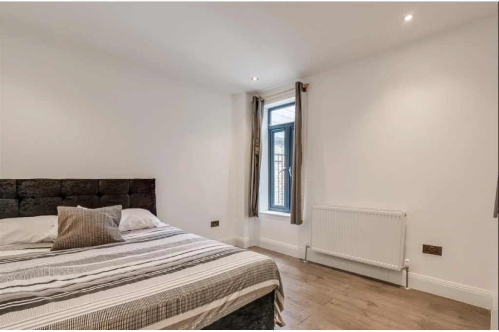 2 bed flat for sale  Replingham Road, London SW18