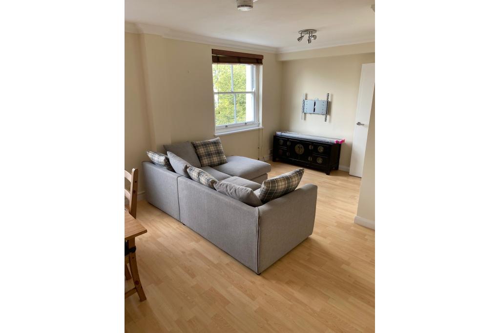 2 bed flat available in St Stephen's Gardens, London W2 5NA