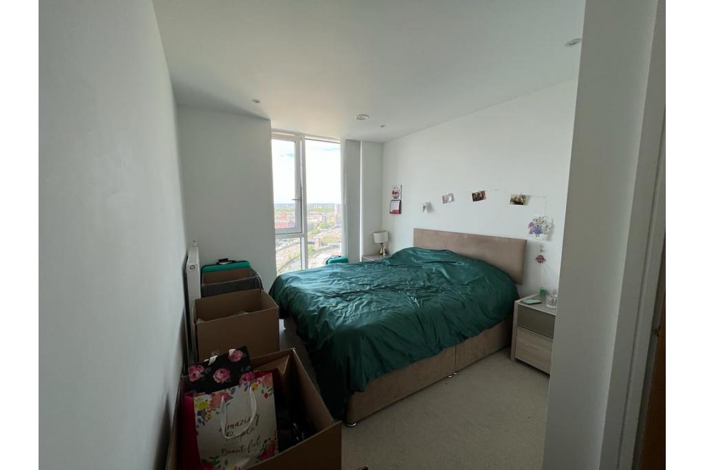 3 bedroom flat available in Skyview Tower, Stratford High Street E15 2GT
