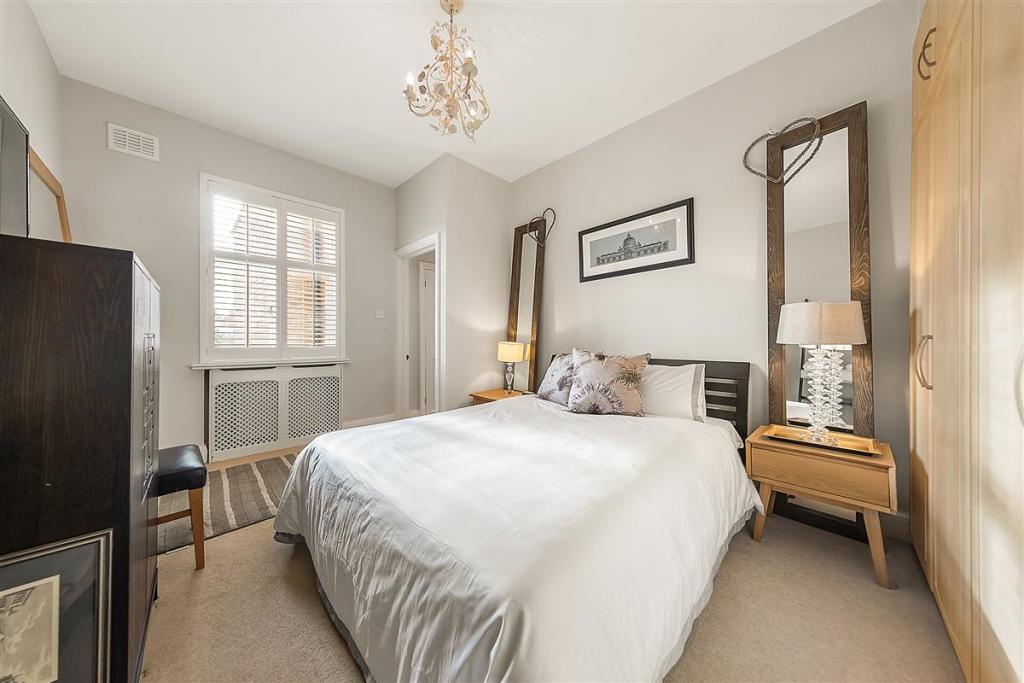 2 bed flat available in Old Church Street SW3