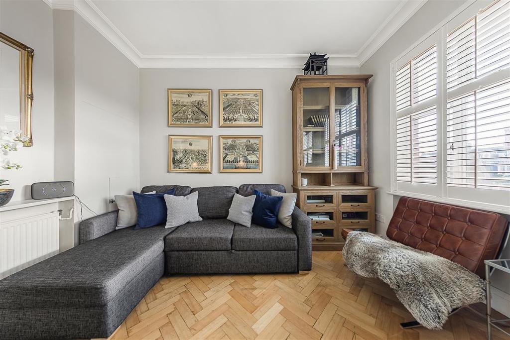 2 bed flat available in Old Church Street SW3
