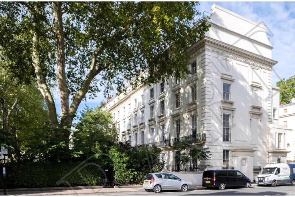 RARE FREEHOLD BLOCK OF 6 PRINCES SQUARE, W2