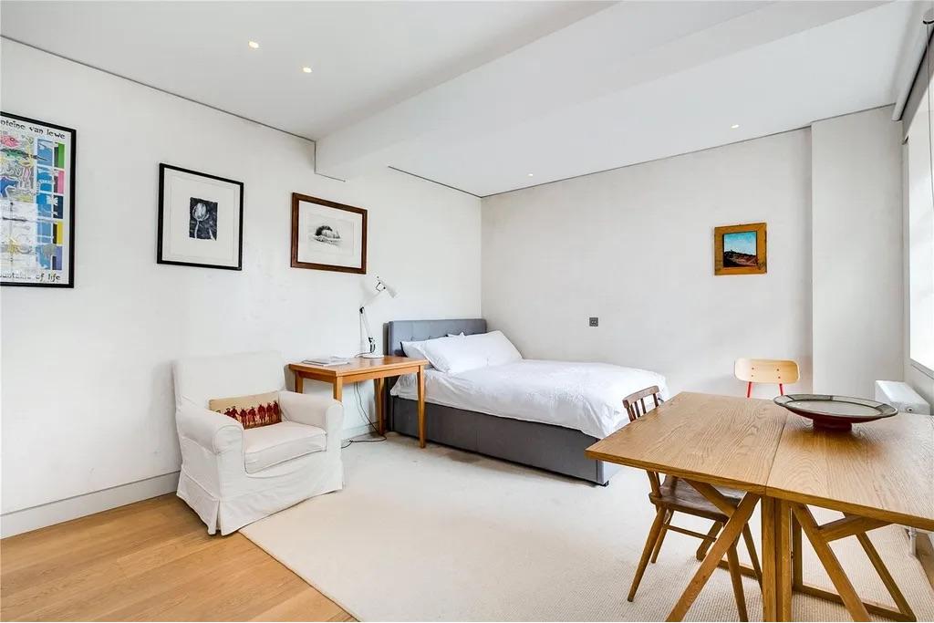 Studio to rent Britten House, Britten Street SW3