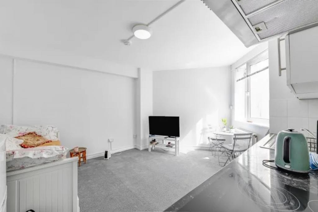 Studio to rent Chelsea Cloisters, Sloane Avenue, London SW3