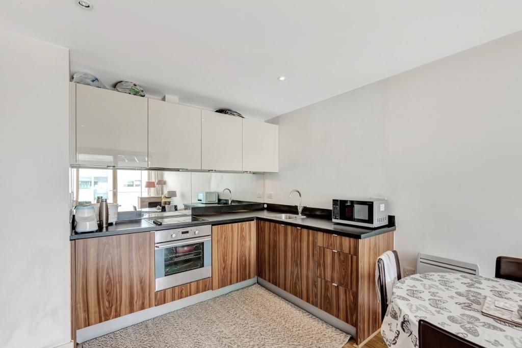 Modern One-Bedroom Apartment with Private Balcony in Barking Central, Essex - £1,430pcm