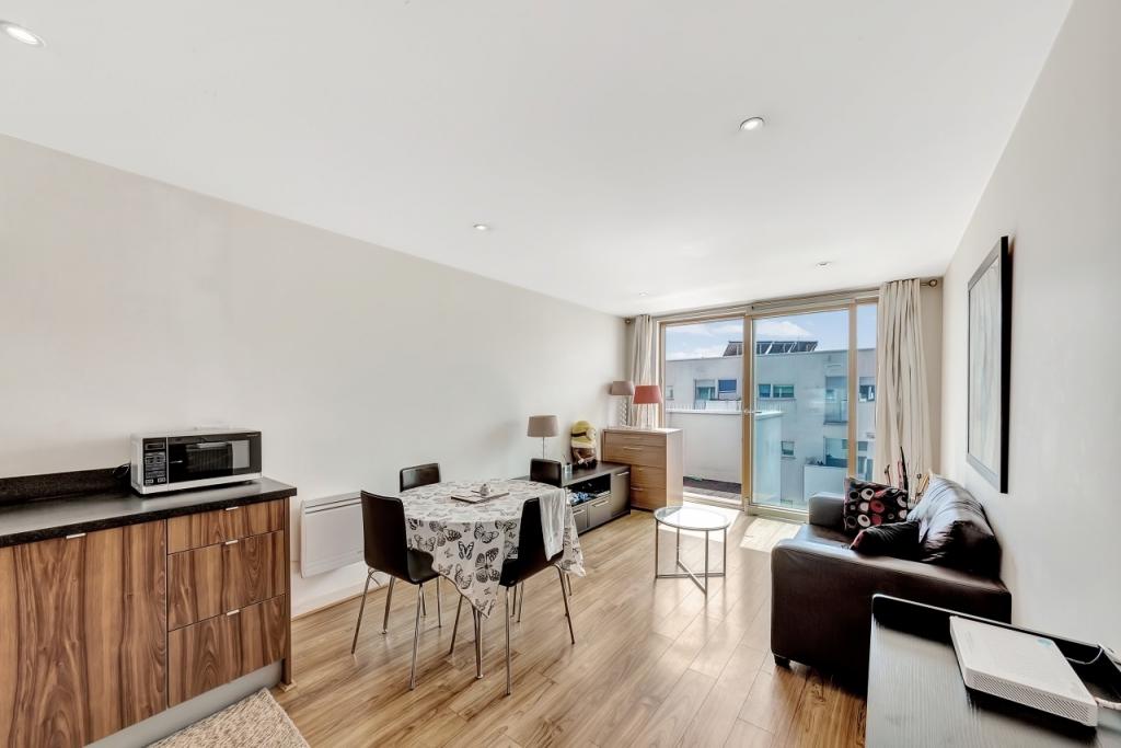 Modern One-Bedroom Apartment with Private Balcony in Barking Central, Essex - £1,430pcm