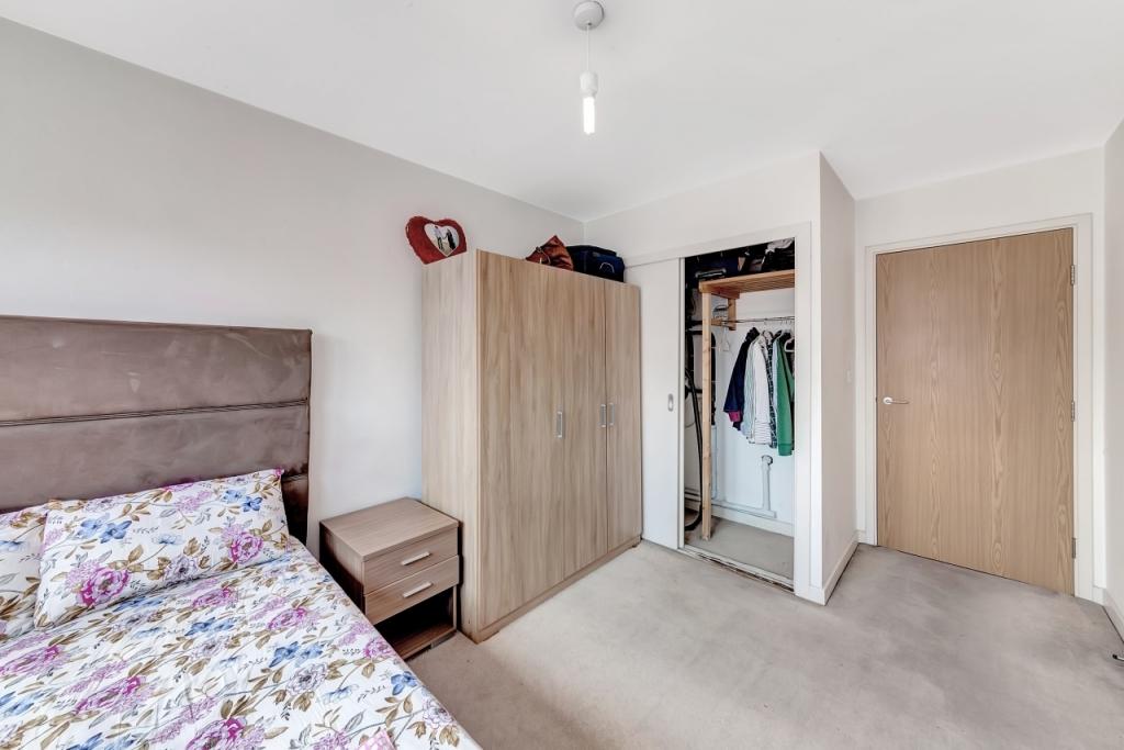 Modern One-Bedroom Apartment with Private Balcony in Barking Central, Essex - £1,430pcm