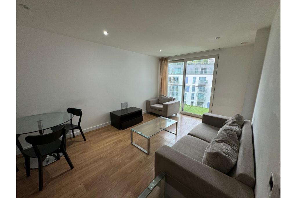 Bright Two-Bedroom, Apartment with Balcony – Waterhouse Apartments,Saffron Central Square, Croydon.