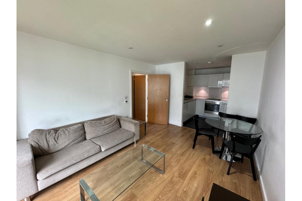 Bright Two-Bedroom, Apartment with Balcony – Waterhouse Apartments,Saffron Central Square, Croydon.