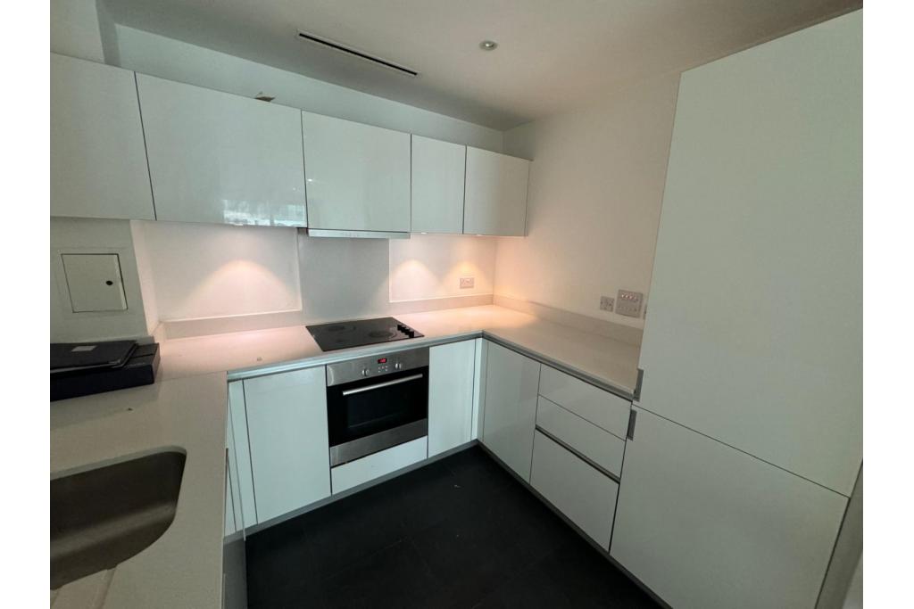 Bright Two-Bedroom, Apartment with Balcony – Waterhouse Apartments,Saffron Central Square, Croydon.