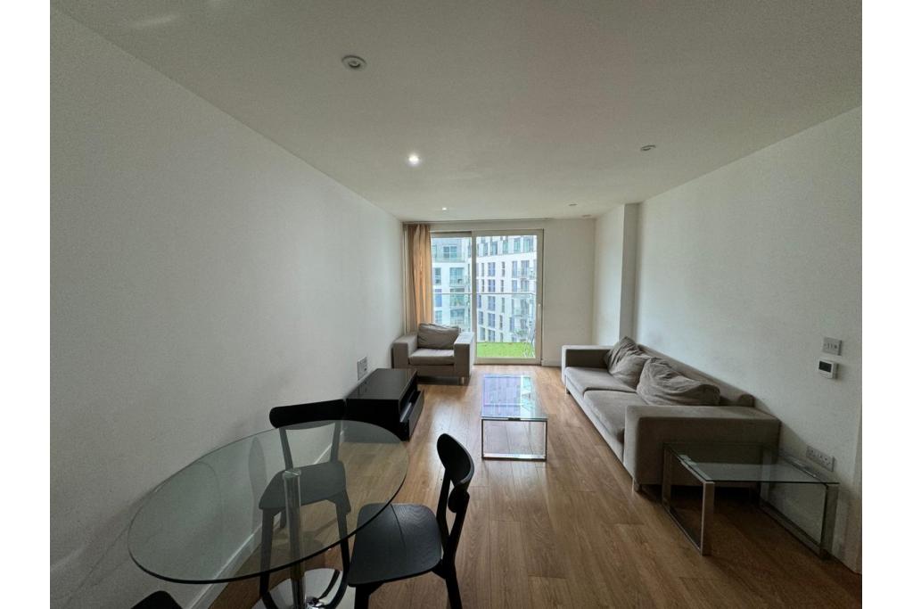 Bright Two-Bedroom, Apartment with Balcony – Waterhouse Apartments,Saffron Central Square, Croydon.
