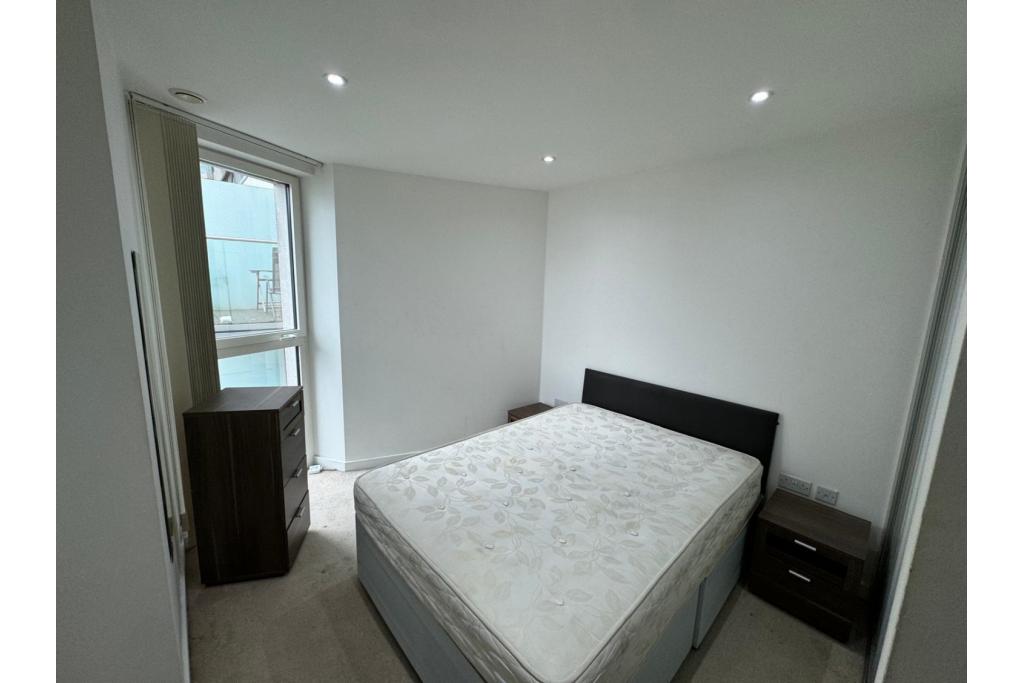 Bright Two-Bedroom, Apartment with Balcony – Waterhouse Apartments,Saffron Central Square, Croydon.