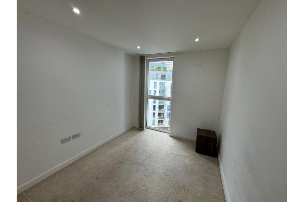 Bright Two-Bedroom, Apartment with Balcony – Waterhouse Apartments,Saffron Central Square, Croydon.