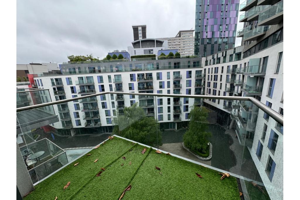 Bright Two-Bedroom, Apartment with Balcony – Waterhouse Apartments,Saffron Central Square, Croydon.