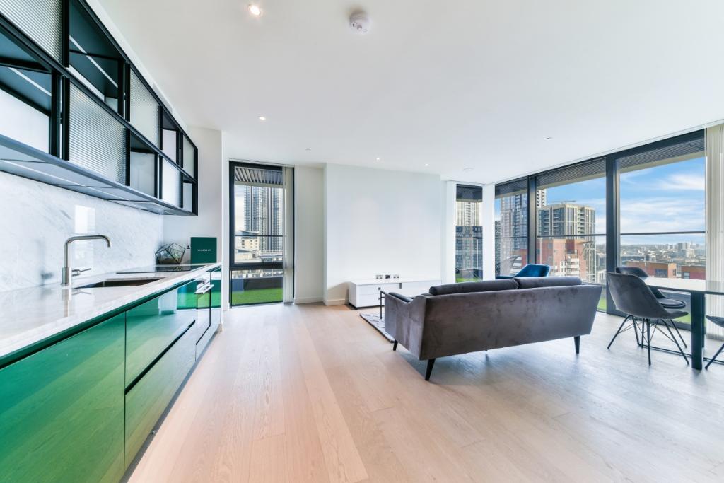Stunning Two-Bedroom, Apartment with Wrap-Around Balcony – Wardian, Isle of Dogs, E14
