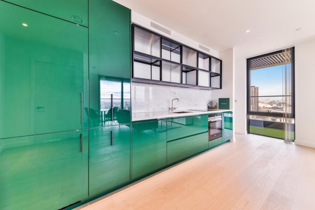 Stunning Two-Bedroom, Apartment with Wrap-Around Balcony – Wardian, Isle of Dogs, E14