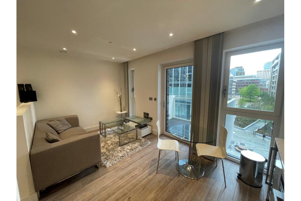 Studio Suite with Balcony – £2,665pcm – New Drum Street, Aldgate, London, E1
