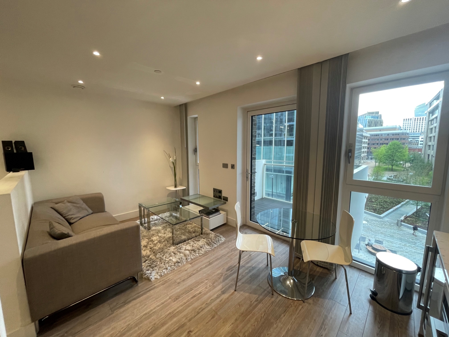 Studio Suite with Balcony – £2,665pcm – New Drum Street, Aldgate, London, E1
