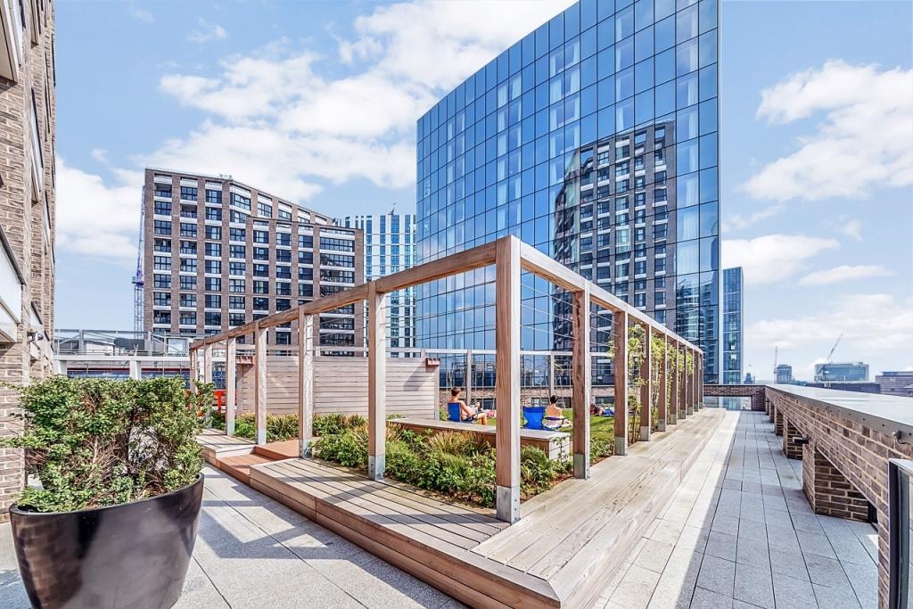 Studio Suite with Balcony – £2,665pcm – New Drum Street, Aldgate, London, E1