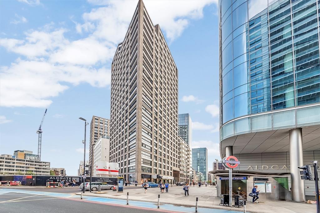 Studio Suite with Balcony – £2,665pcm – New Drum Street, Aldgate, London, E1