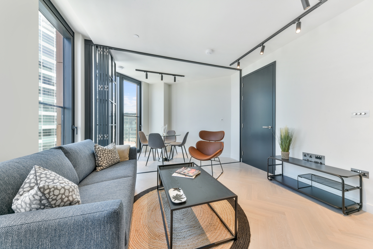 One Bedroom Apartment – Winter Garden – 1,000 sq ft –£3,466pcm – Sun Street