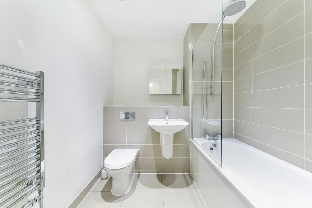 Luxury One Bedroom Apartment – Ben Jonson Road, Stepney Green, London, E1 – £2,101pcm