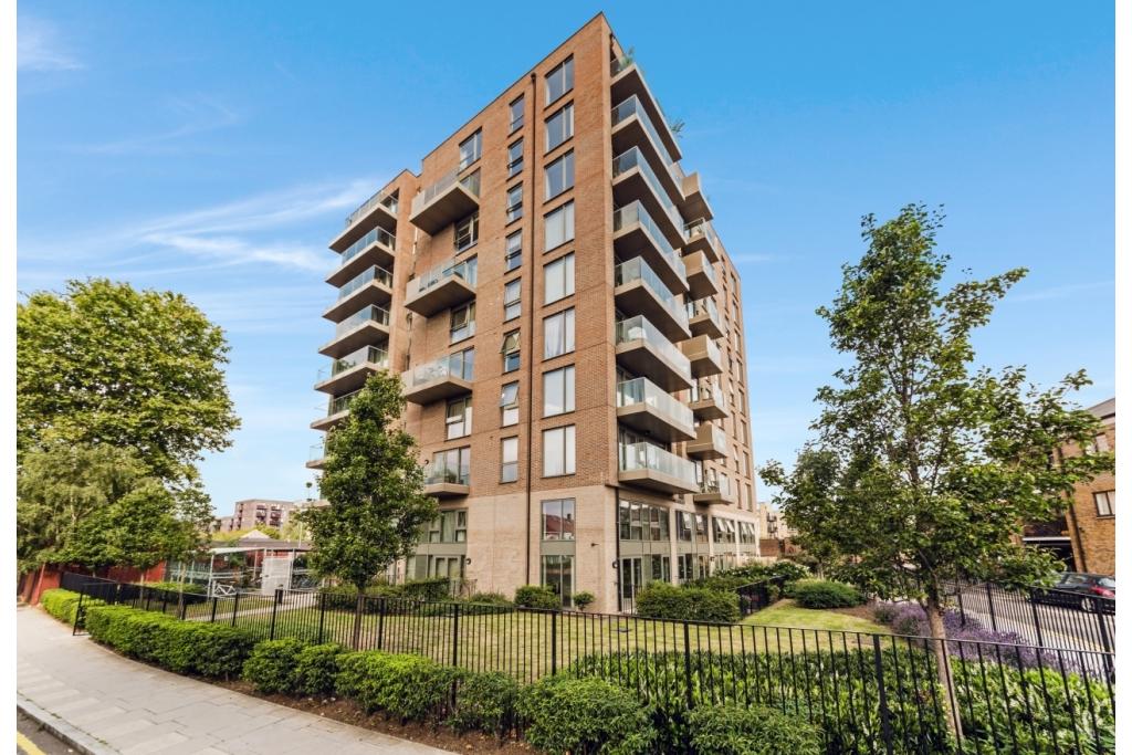 Luxury One Bedroom Apartment – Ben Jonson Road, Stepney Green, London, E1 – £2,101pcm