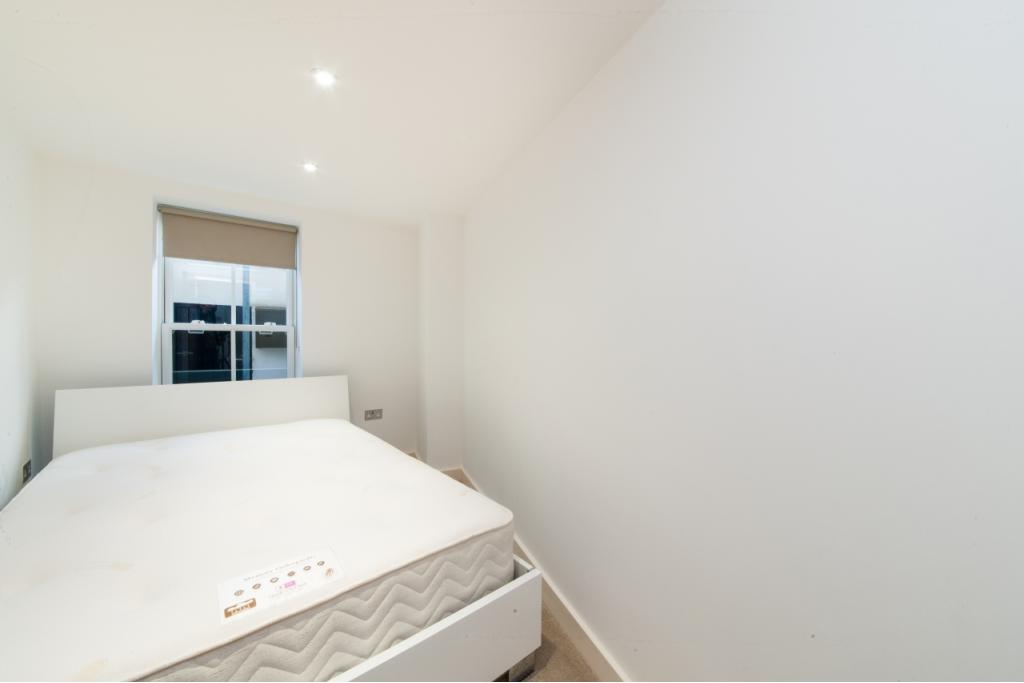 Luxury Two Bedroom Basement Apartment with Private Terrace/Garden in Maida Vale – £1,841pcm