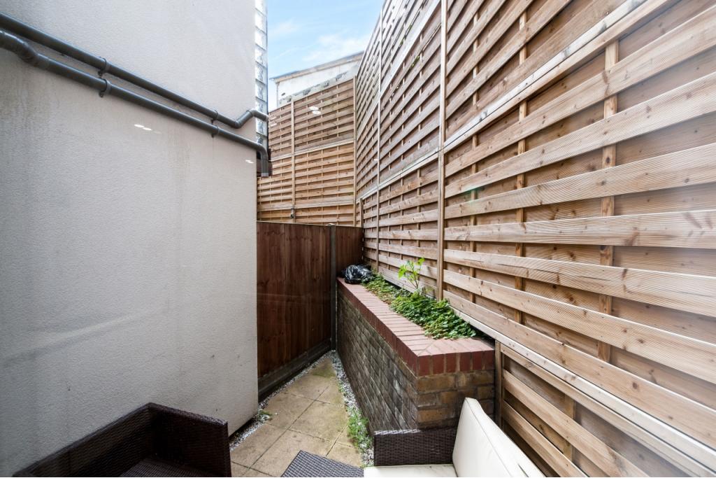 Luxury Two Bedroom Basement Apartment with Private Terrace/Garden in Maida Vale – £1,841pcm