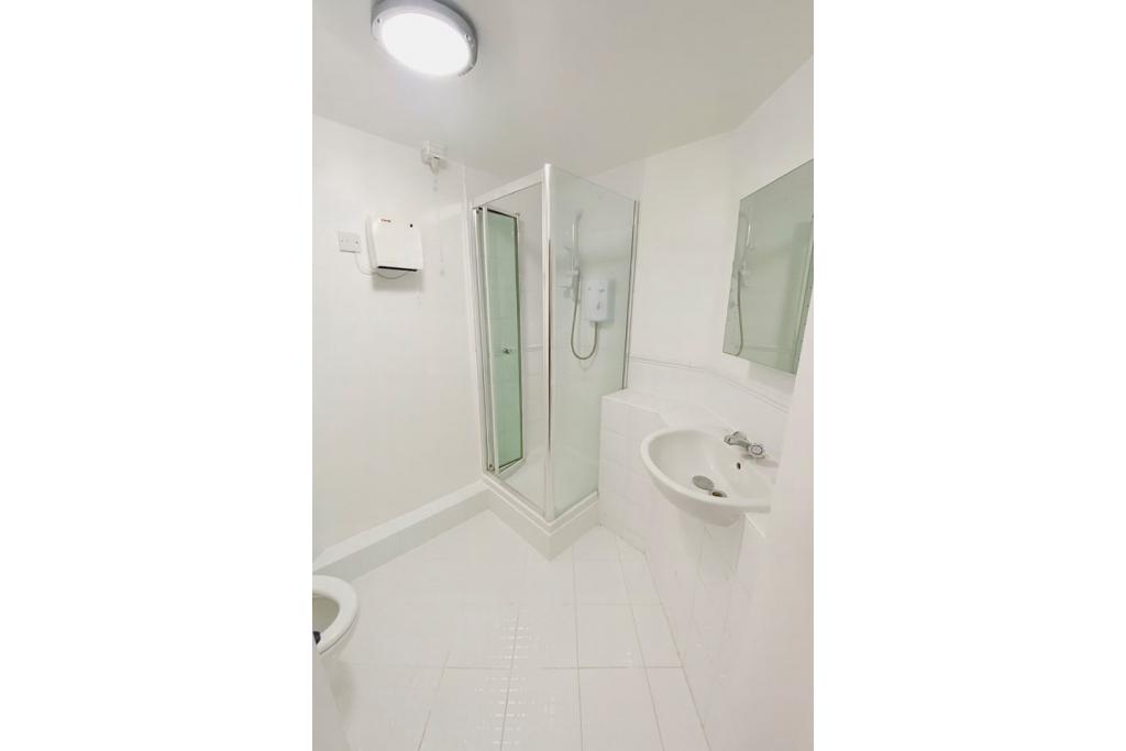 2 Bed Flat, Macmillan Way, SW17