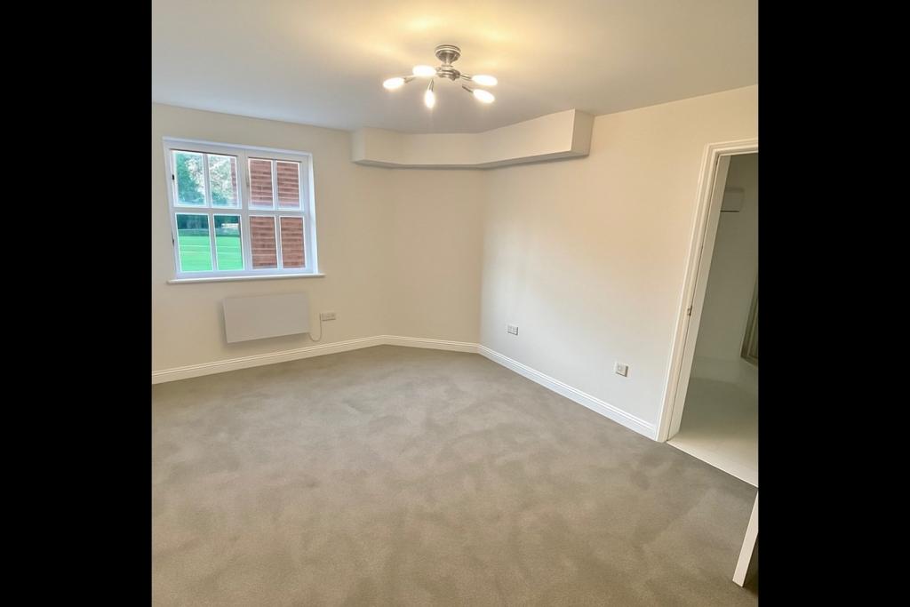 2 Bed Flat, Macmillan Way, SW17