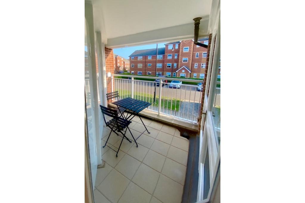 2 Bed Flat, Macmillan Way, SW17
