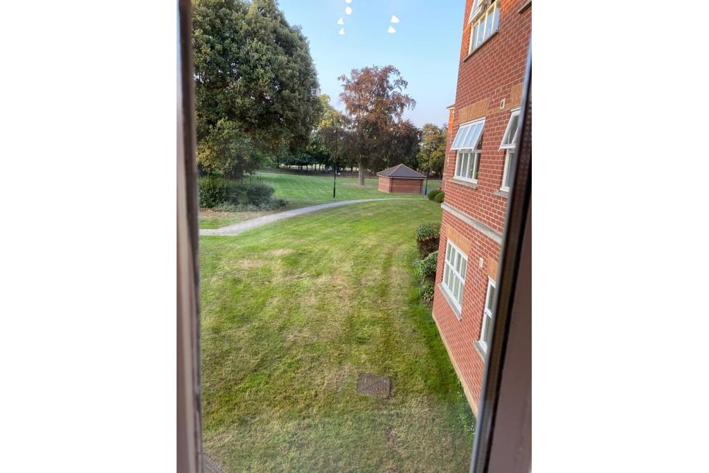 2 Bed Flat, Macmillan Way, SW17
