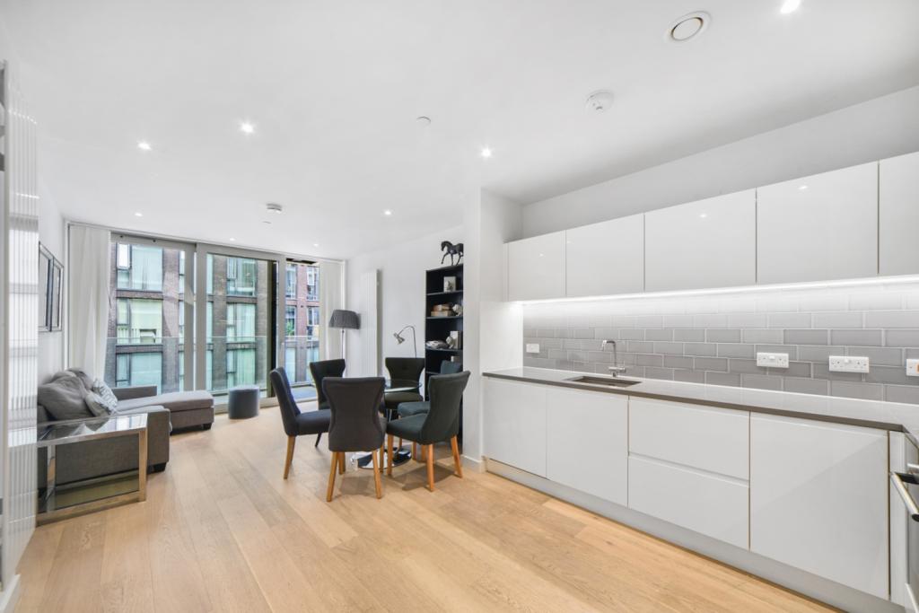 Stylish Two Bedroom Apartment – £2,708pcm – Admiralty Avenue, Docklands, London, E16