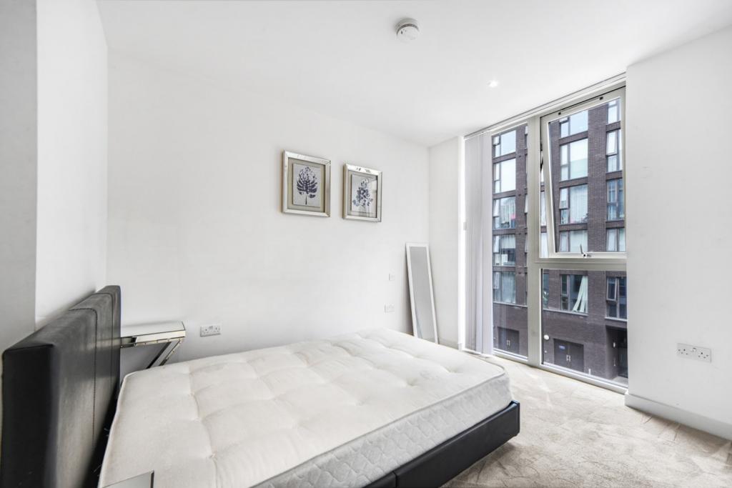 Stylish Two Bedroom Apartment – £2,708pcm – Admiralty Avenue, Docklands, London, E16