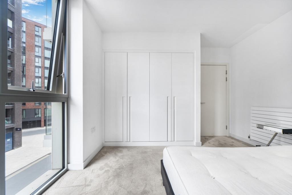 Stylish Two Bedroom Apartment – £2,708pcm – Admiralty Avenue, Docklands, London, E16