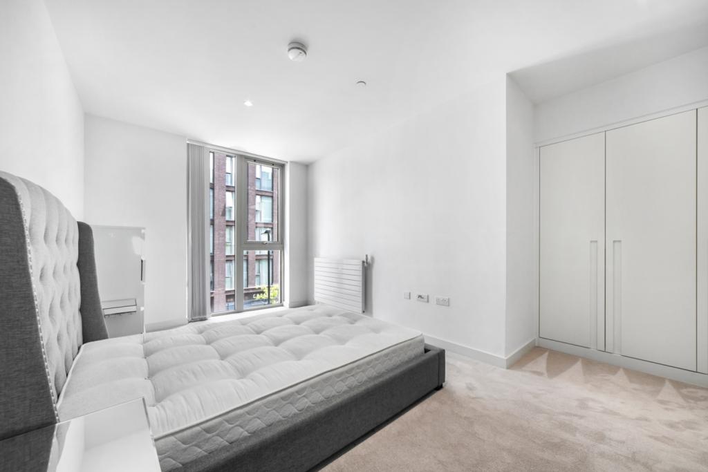 Stylish Two Bedroom Apartment – £2,708pcm – Admiralty Avenue, Docklands, London, E16