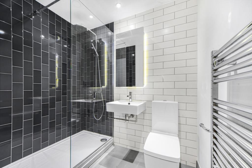 Stylish Two Bedroom Apartment – £2,708pcm – Admiralty Avenue, Docklands, London, E16