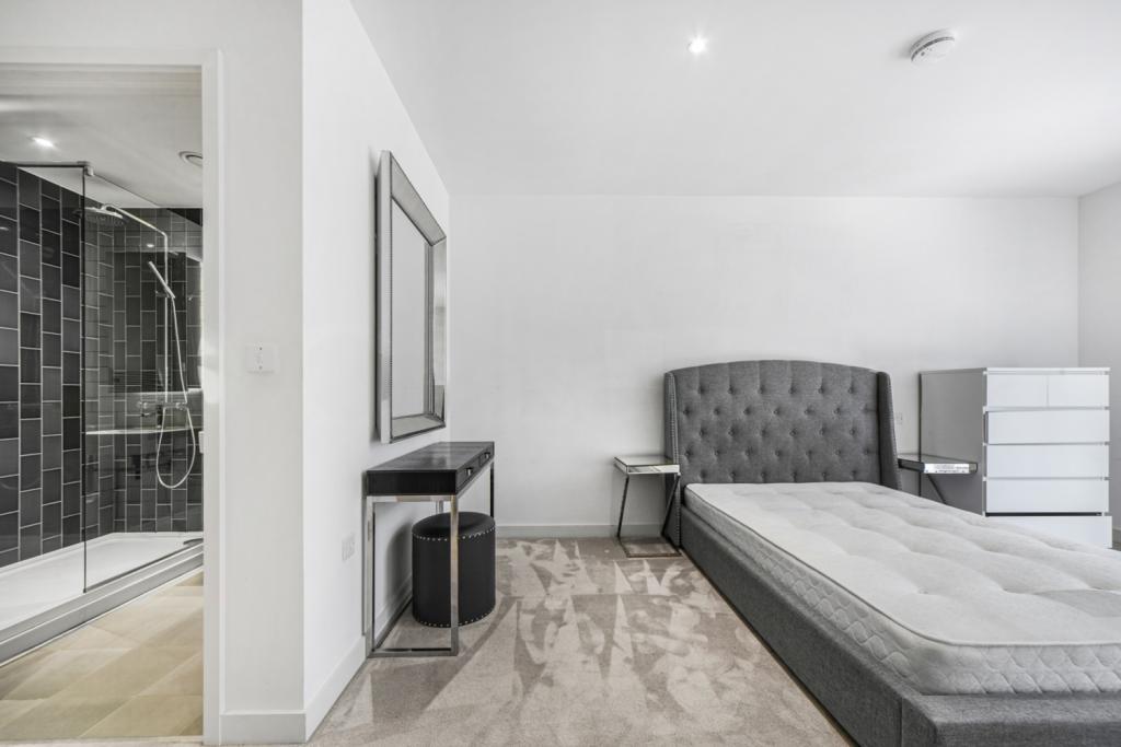 Stylish Two Bedroom Apartment – £2,708pcm – Admiralty Avenue, Docklands, London, E16