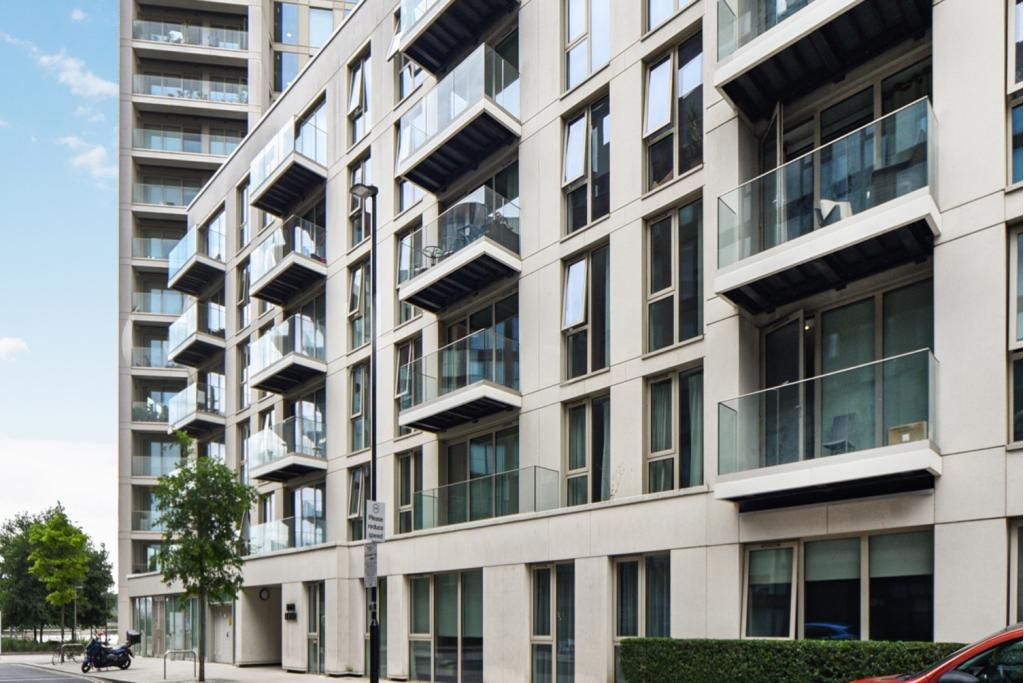 Stylish Two Bedroom Apartment – £2,708pcm – Admiralty Avenue, Docklands, London, E16