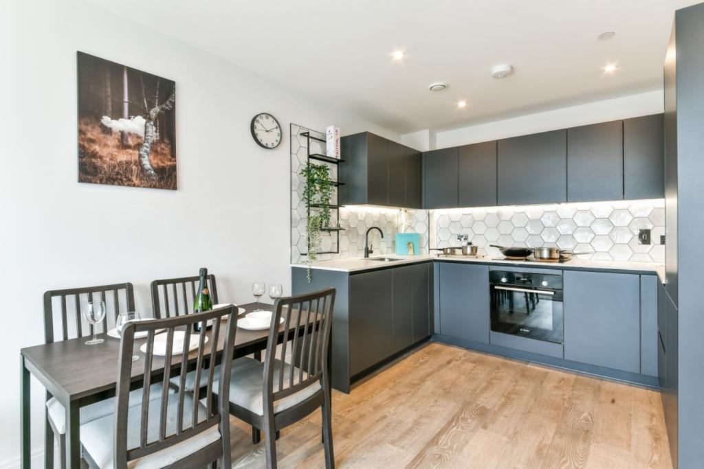 Modern Two Bedroom Apartment – £1,950pcm – Exploration Way, Slough, London, SL1