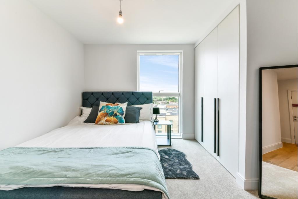 Modern Two Bedroom Apartment – £1,950pcm – Exploration Way, Slough, London, SL1