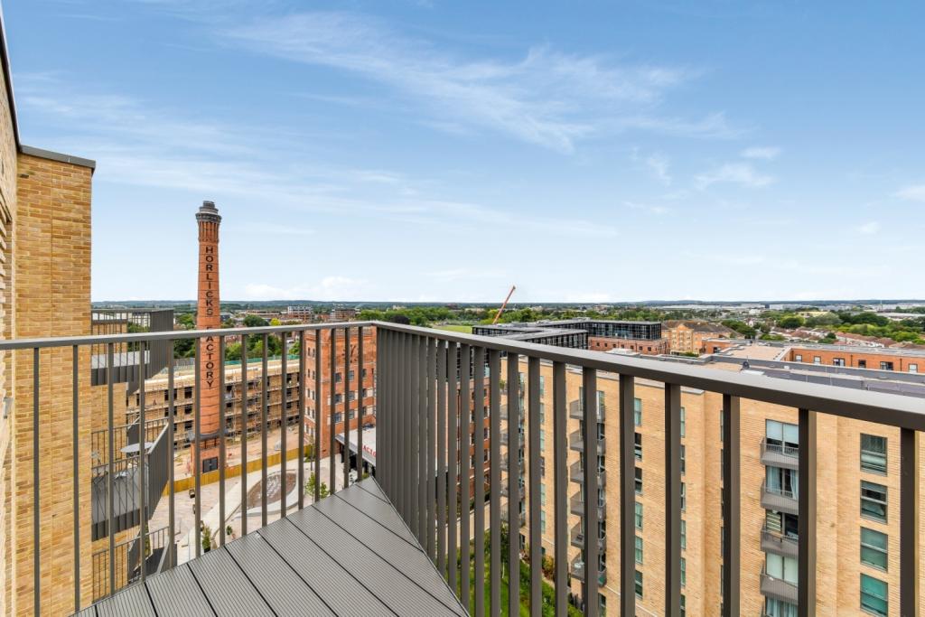 Modern Two Bedroom Apartment – £1,950pcm – Exploration Way, Slough, London, SL1