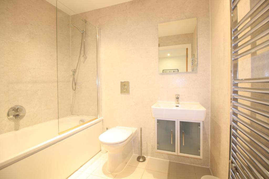 Luxury One Bedroom Apartment – £1,776pcm – Western Gateway, Royal Docks, London, E16
