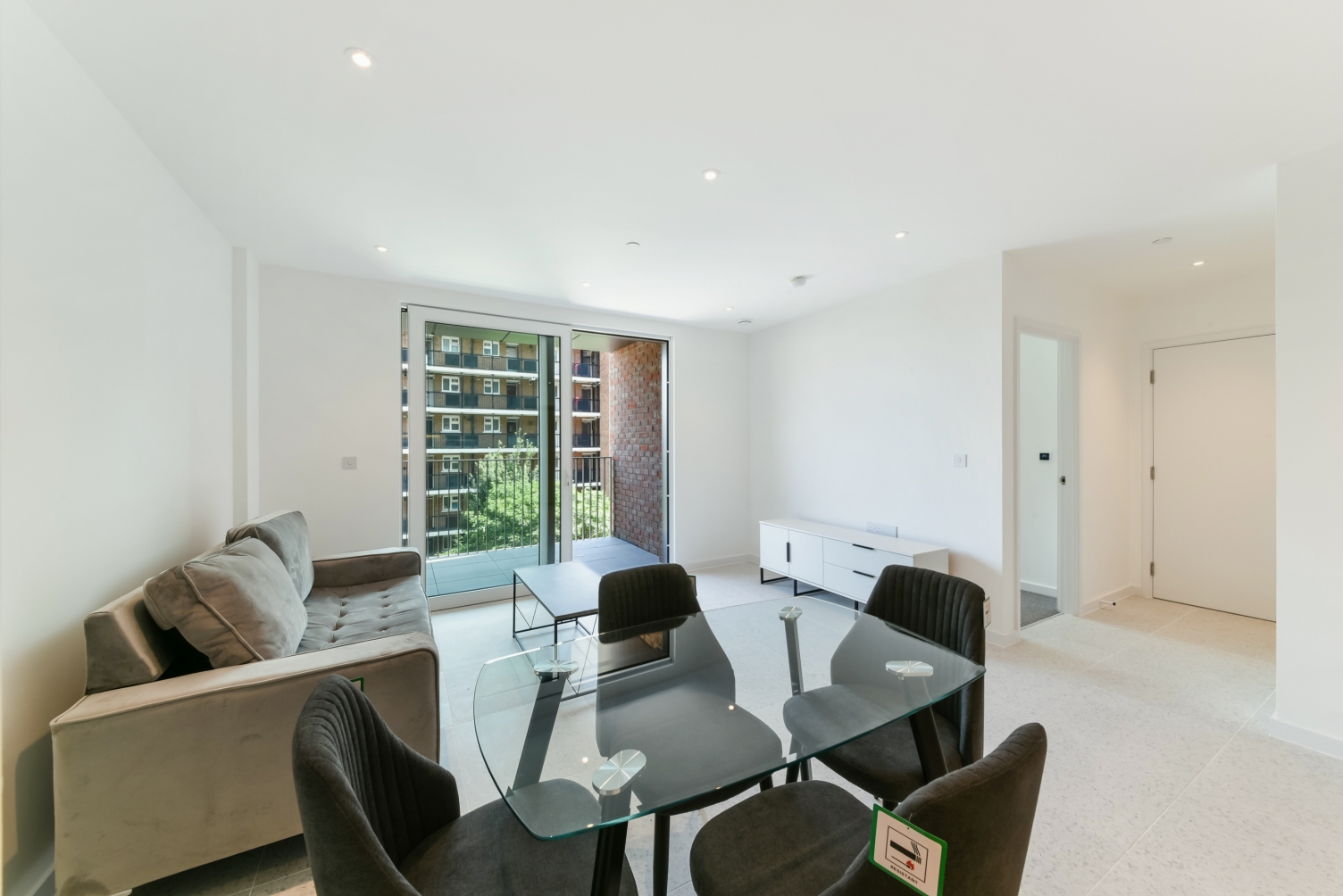 Bright One Bedroom Apartment – £2,535pcm – Sidney Street, Whitechapel, London, E1