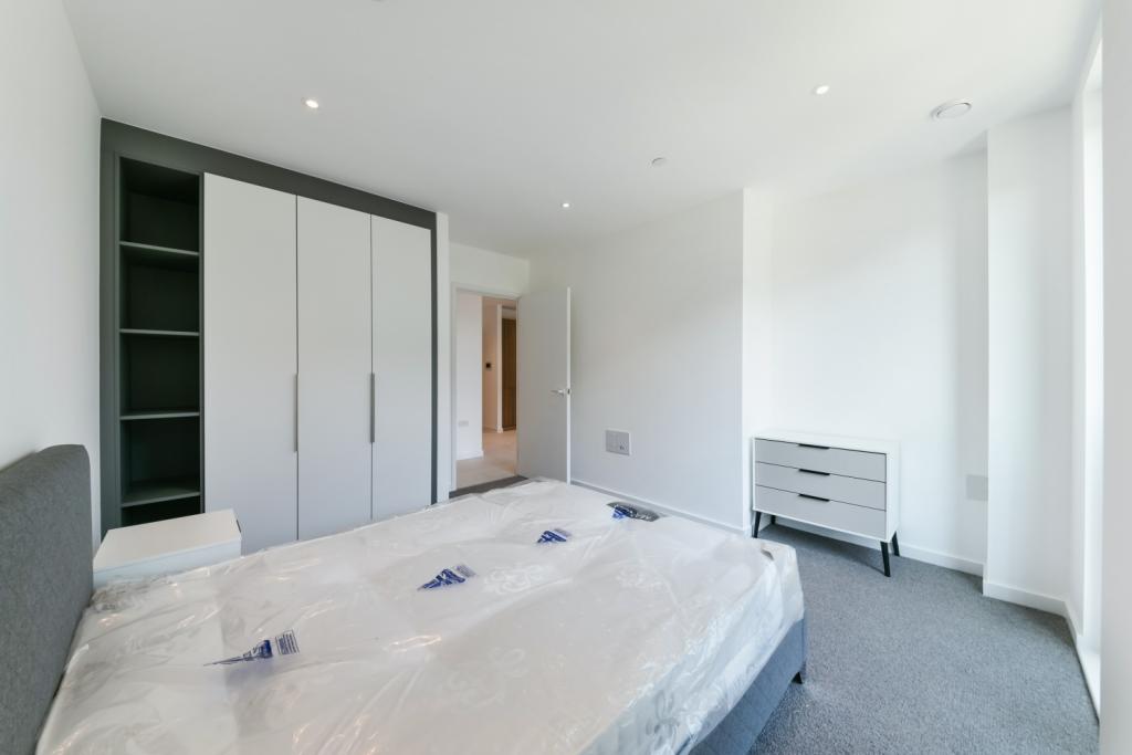 Bright One Bedroom Apartment – £2,535pcm – Sidney Street, Whitechapel, London, E1